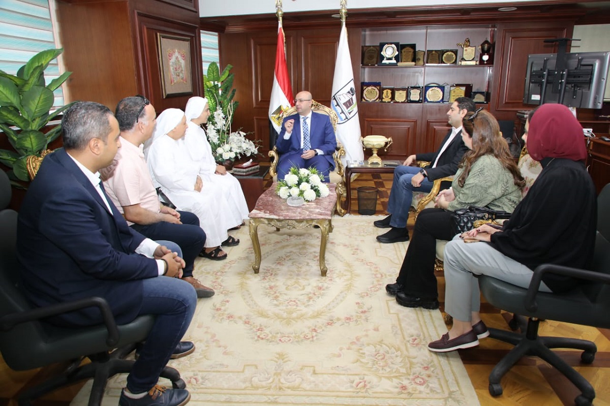 المحافظ يستقبل المديرة الجديدة لمدرسة الراهبات الفرنسيسكان